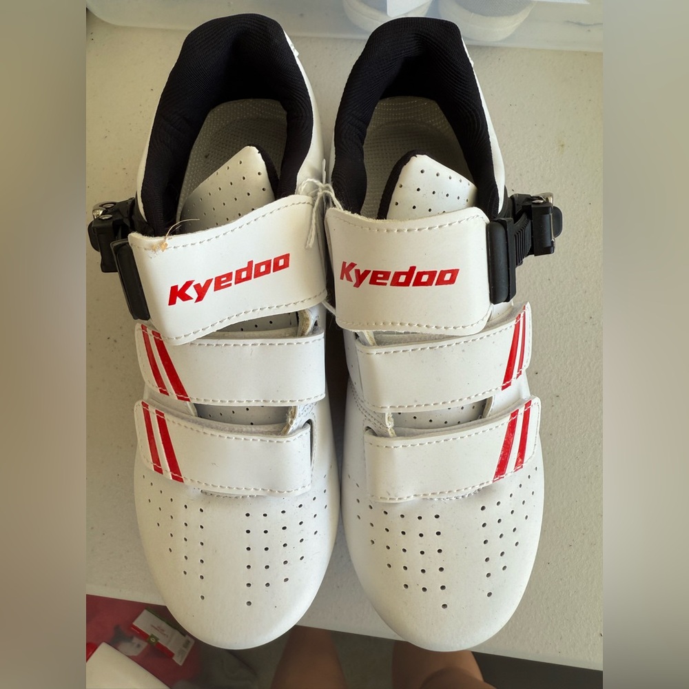 Women’s bike shoes, size 6.5